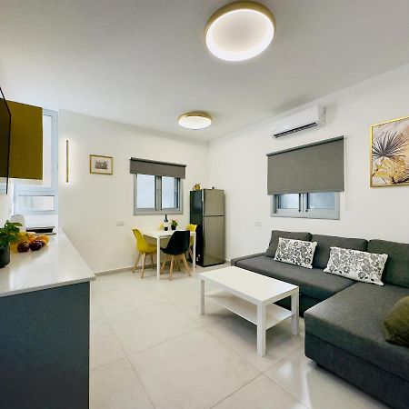 Amazing 2Rooms Apt In Bat Yam - Step By The Beach Esterno foto