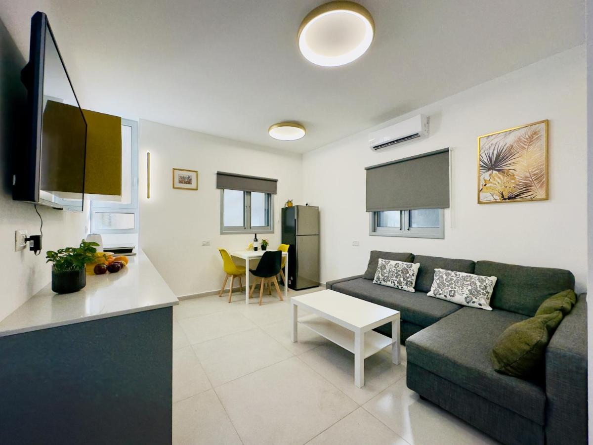 Amazing 2Rooms Apt In Bat Yam - Step By The Beach Esterno foto